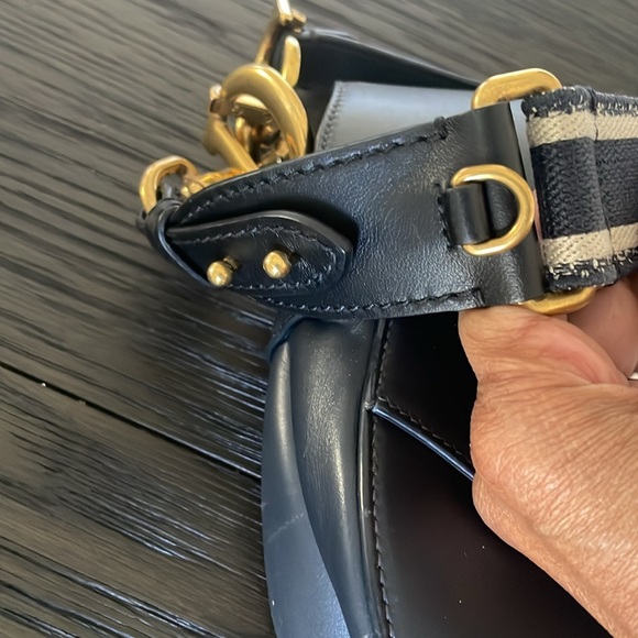 Saddle Handbag Leather Medium with strap. Outside and inside is great condition - Picture 7 of 12